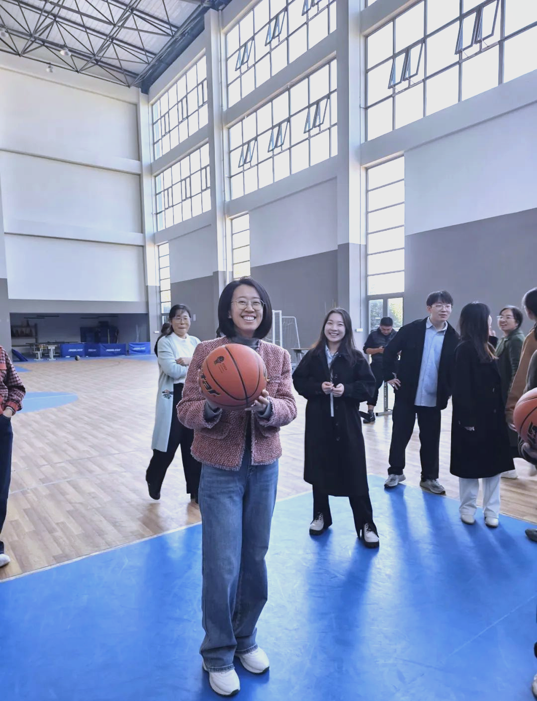 奥格斯堡艰难取胜，展现团队凝聚力的简单介绍